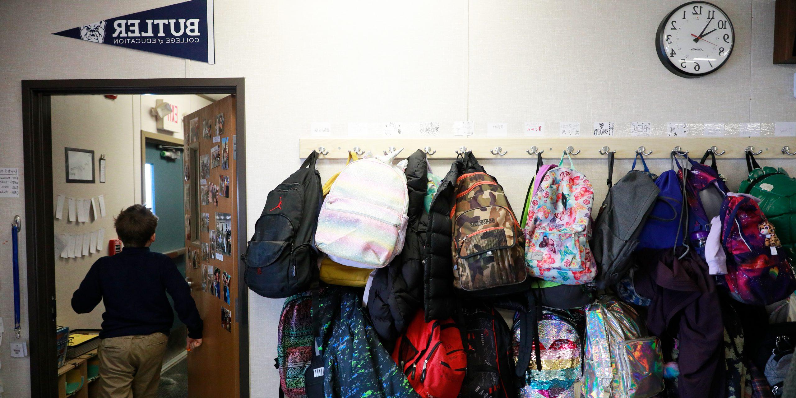 Backpacks at a 皇冠投注 Lab School